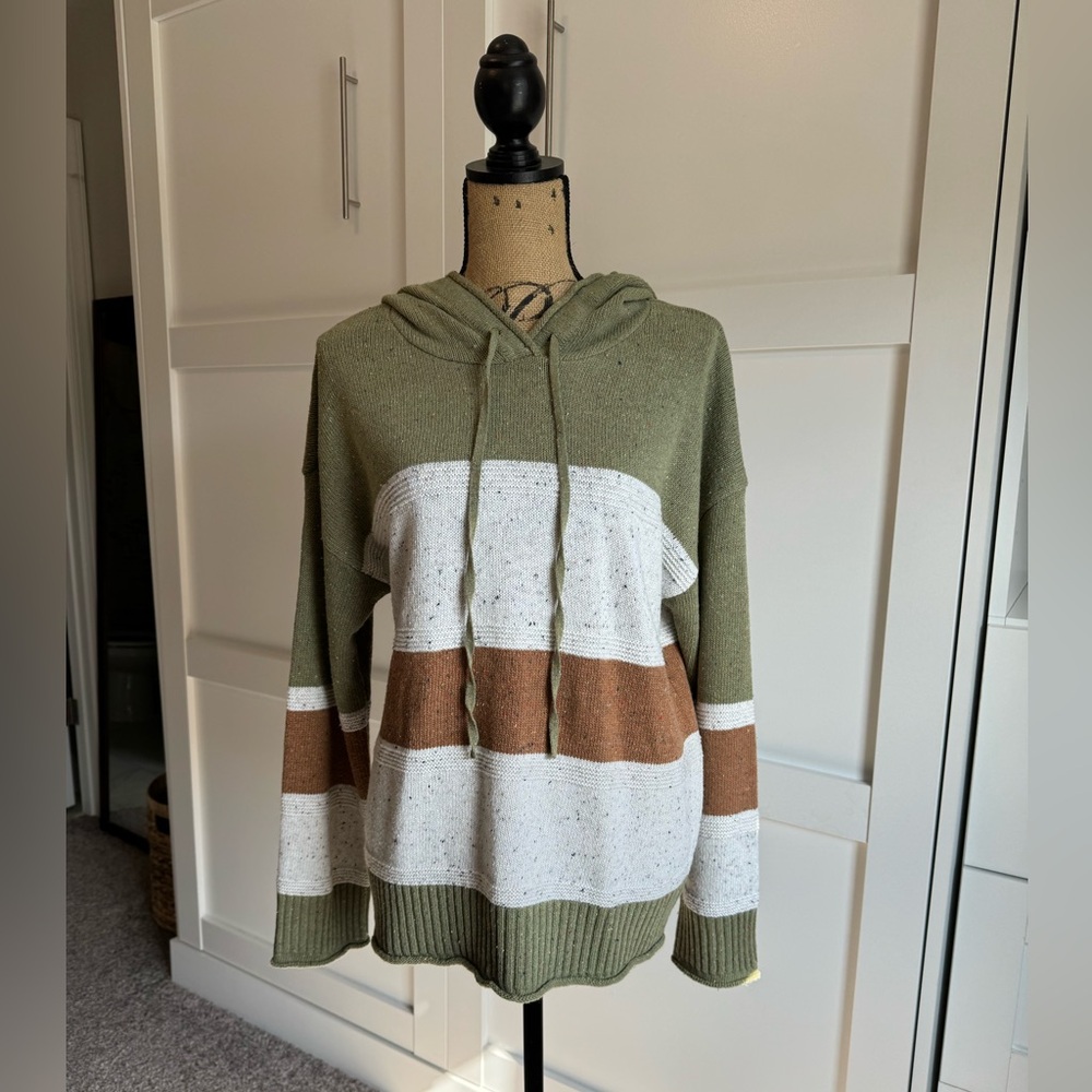 Hem & Thread Hooded Pullover Sweater